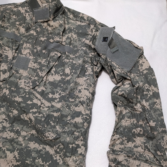 US Army Digital Camo Coat - Picture 2 of 8